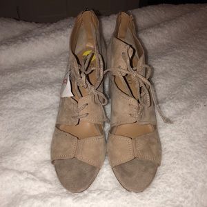 Suede heeled shoes